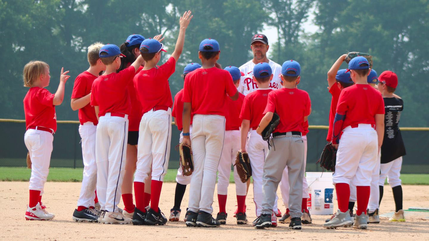 Mickey Morandini taking question from campers